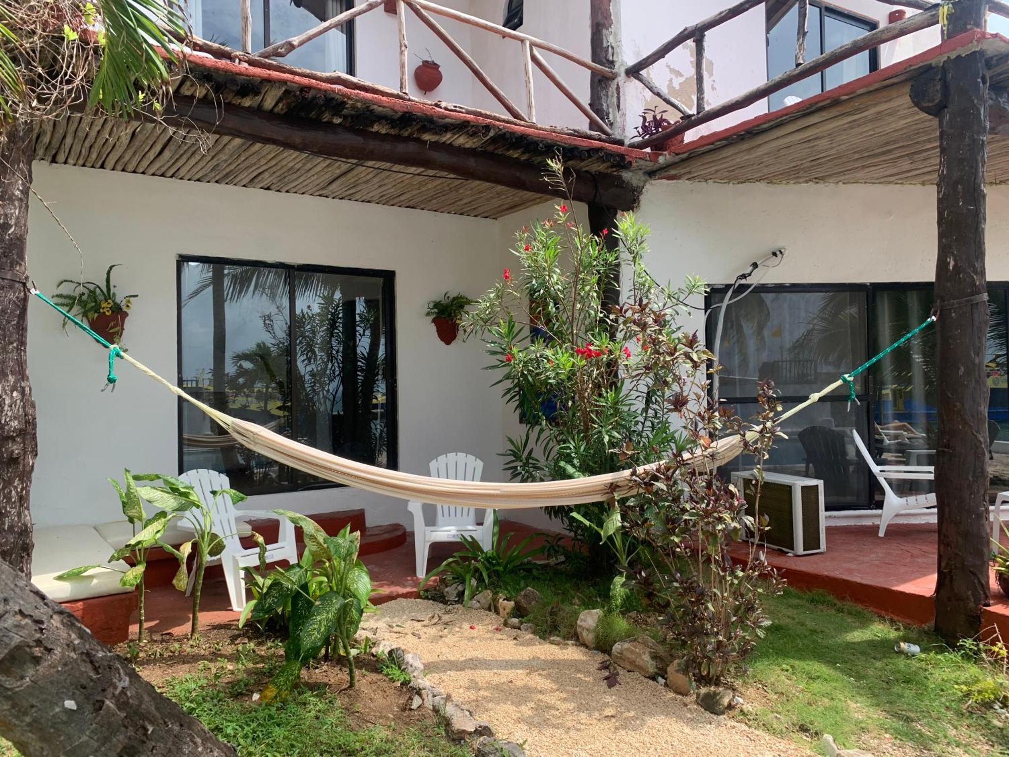 Casa Caribe Cancún Exterior foto A hammock in a hotel in San Juan del Sur, Nicaragua